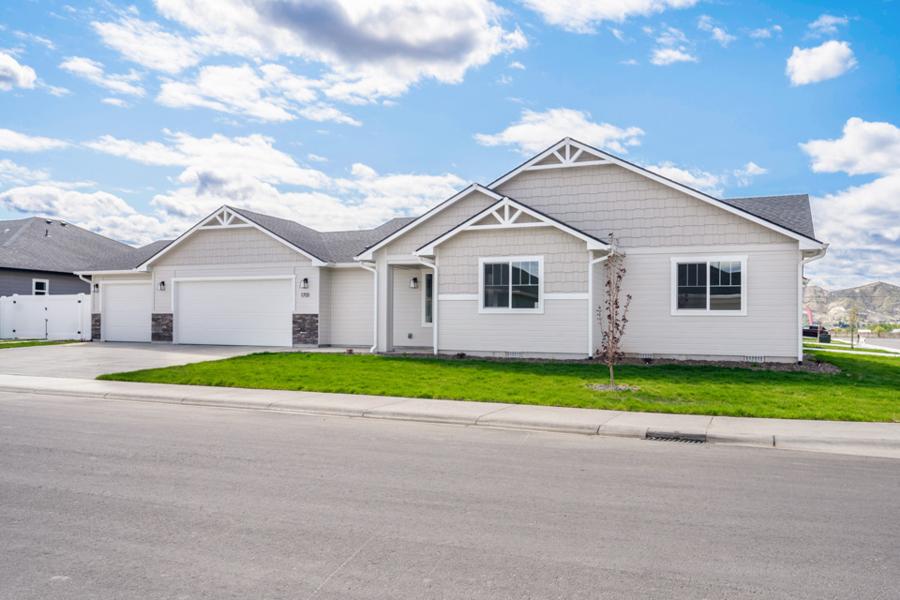 1701SandbarRdEmmett4 Exterior-mshwj9hq_68g.jpg